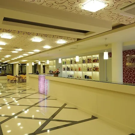 Delfin Spa&wellness מלון דומבקי